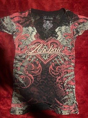 Affliction style archaic Graphic Heart Tee in Pink & Black